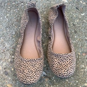 Universal Thread Leopard Flats